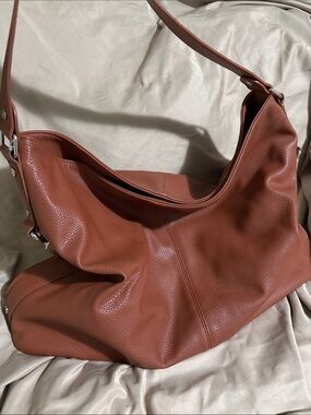 thirty-one Pebbled Hobo Shoulder Bag in Rust